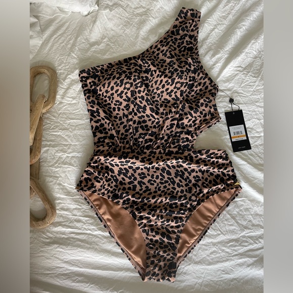 🚨🚨🚨Cheetah Print Swimsuit - Picture 2 of 11